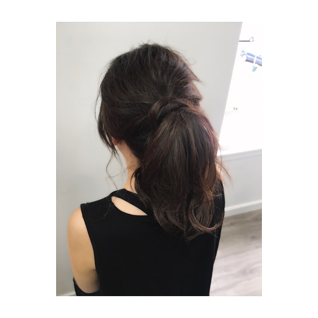 5 Frizz-Busting Updos for Summer